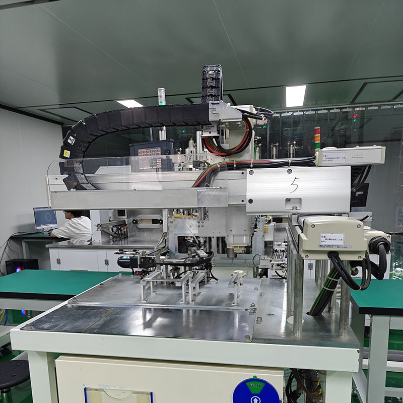 EMC易倍南京镜片车间非球面模压设备