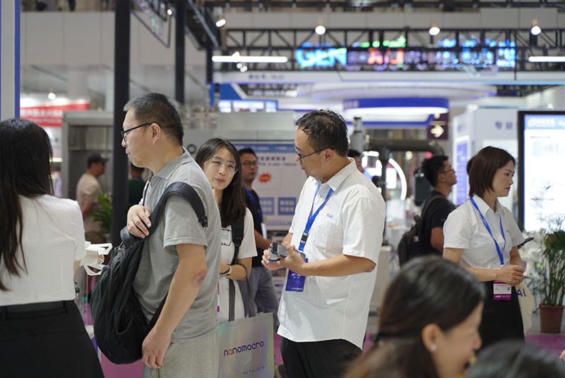 EMC易倍展会客户交流图 EMC易倍展会客户交流