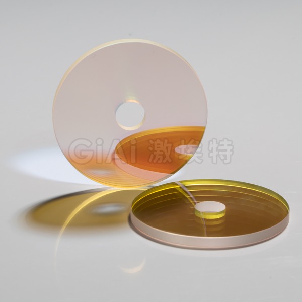 镀膜后的滤光片 镀膜后的滤光片