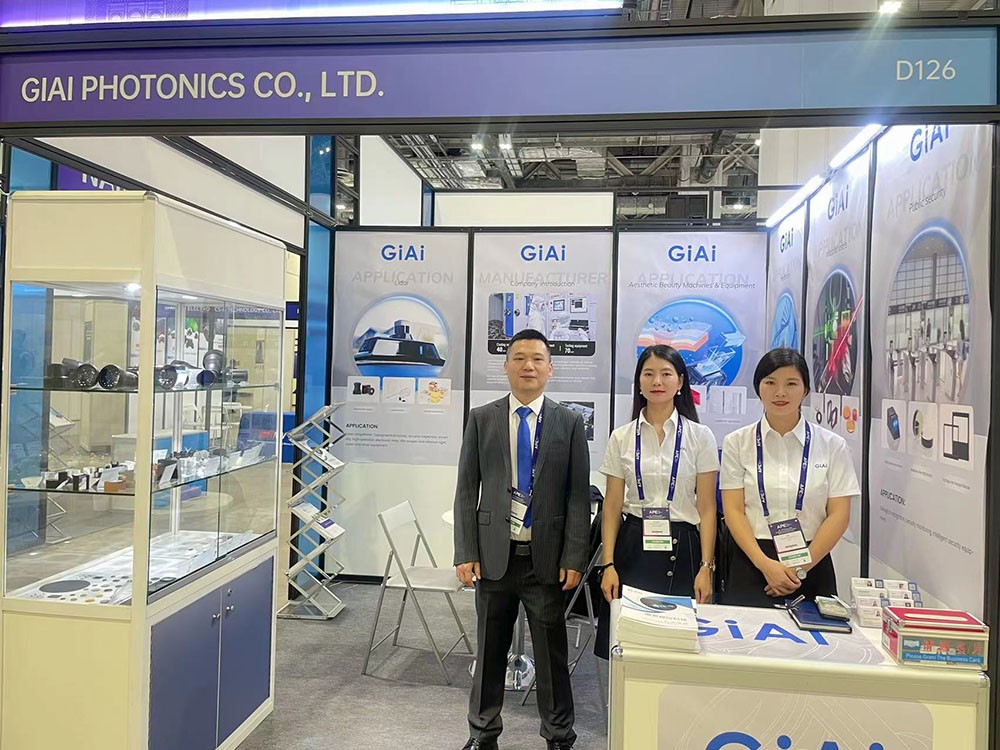 EMC易倍APE亚洲光博会合照