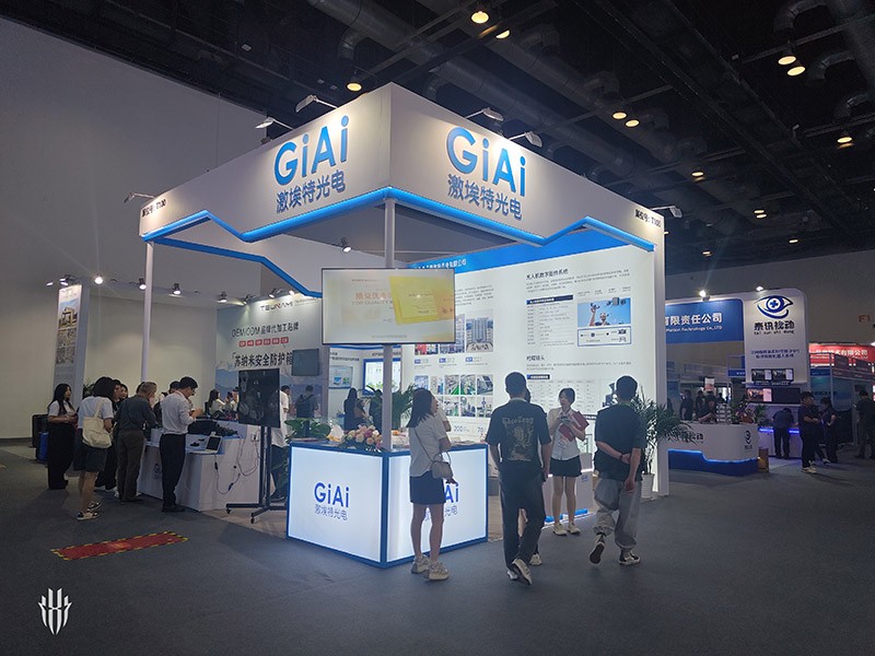 北京军博会EMC易倍展区