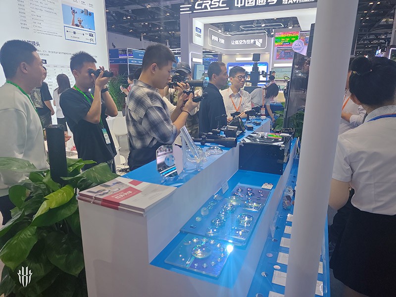 军博会EMC易倍现场参观客户