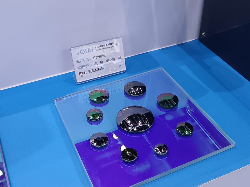 EMC易倍红外透镜镀膜展品