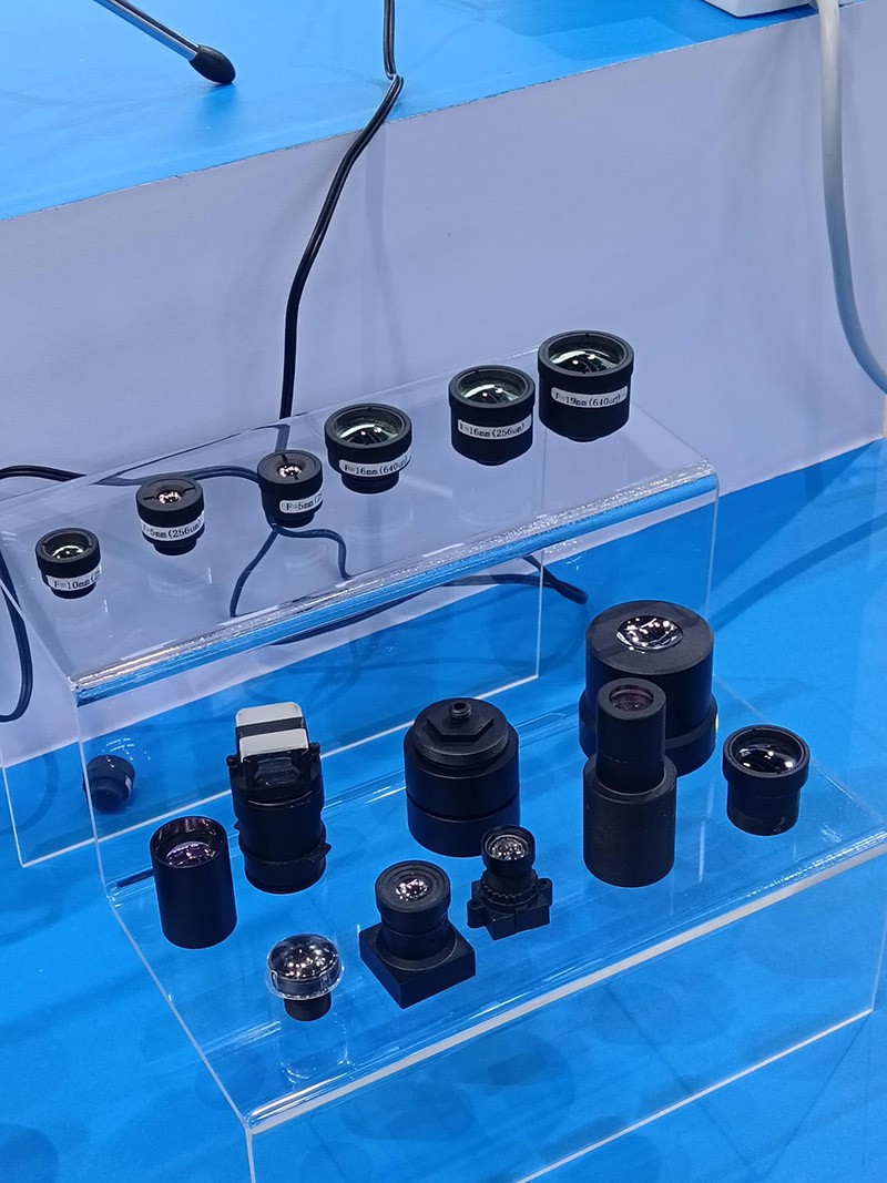 EMC易倍广角镜头展品