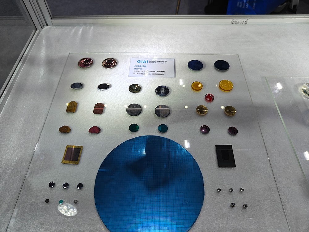 滤光片 EMC易倍反射镜及红外透镜展品