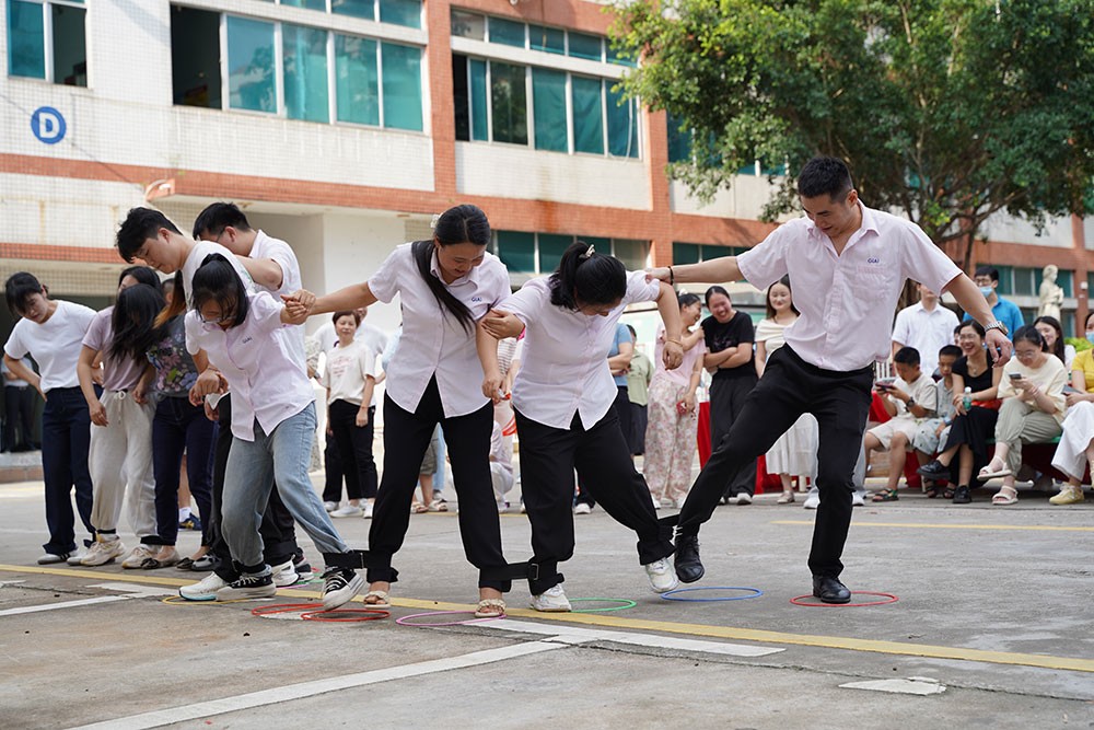 趣味活动月球漫步